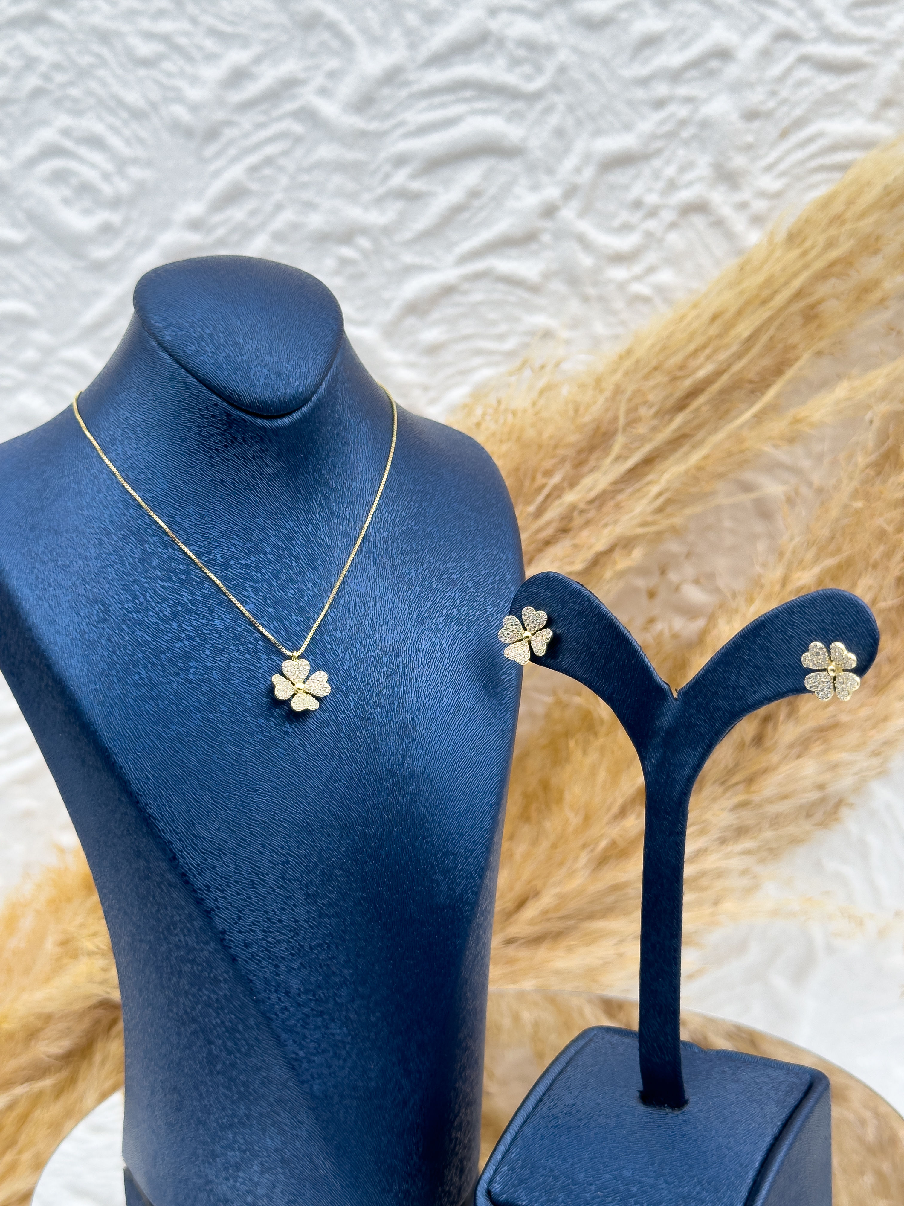 925 Ayar Gümüş Gold Renk Yonca Figürlü Kolye Küpe Kadın Takı Seti